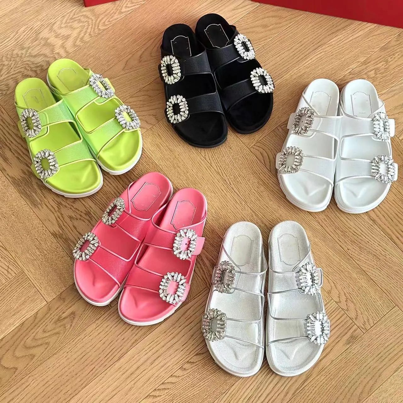 Famous Brand Woman Fur Slippers Chains Design Slides Crystal Chains Sandals  Fur Flip Flops Woman Casual Beach Shoes Fur Slippers From Hopestar168,  $36.67 | DHgate.Com