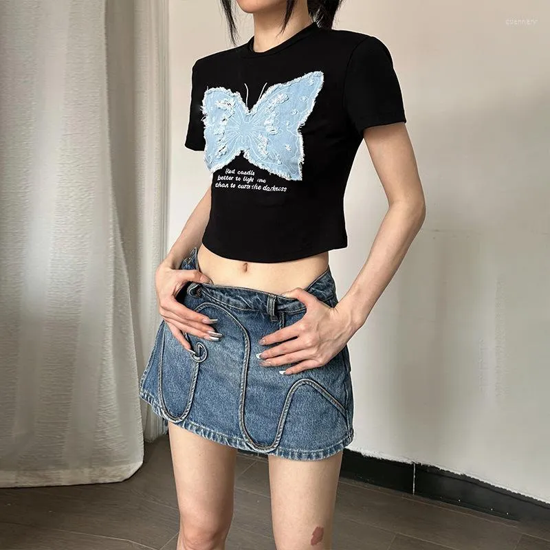 女性の Tシャツ 2023 夏のファッションセクシーなスパイシーガールオープンへそ半袖蝶刺繍 Tシャツトップトレンド