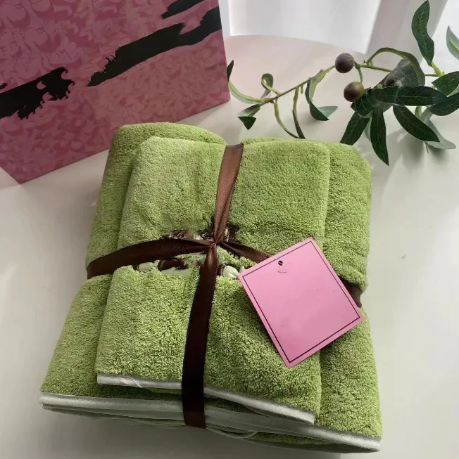 Quatily Nieuwe Mode Merk Badhanddoeken Tweedelige Handdoek Effen Kleur Huishoudelijke Sneldrogende Absorberende Strandlaken Kit Groothandel en Retail