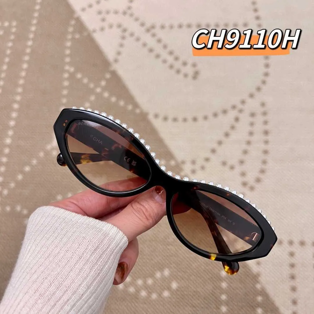 Occhiali da sole Xiaoxiangjia 23 nuovi occhiali cat eye francesi di fascia alta intarsiati con perle CH9110 per donna estate 1EVXS