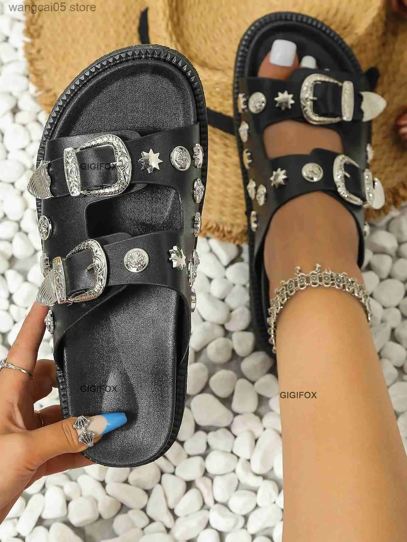 Pantofole Punk Sandali neri per le donne Fibbia con borchie Decor Flatform Sandali con diapositive Open Toe Summer Street Style Goth Scarpe Beach Vacation T230711