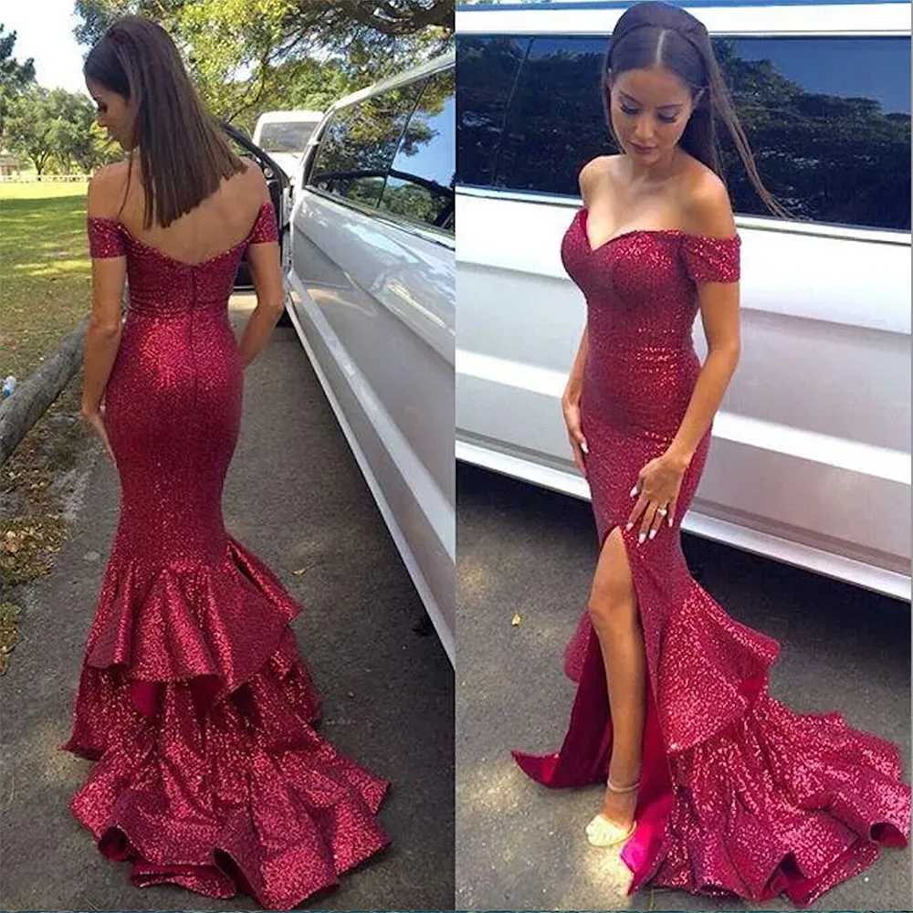 2023 Cranberry Mermaid Prom Dresses Al largo della spalla Spacco anteriore Paillettes scintillanti Sexy Back Pageant Abiti Ruffles Corte dei treni