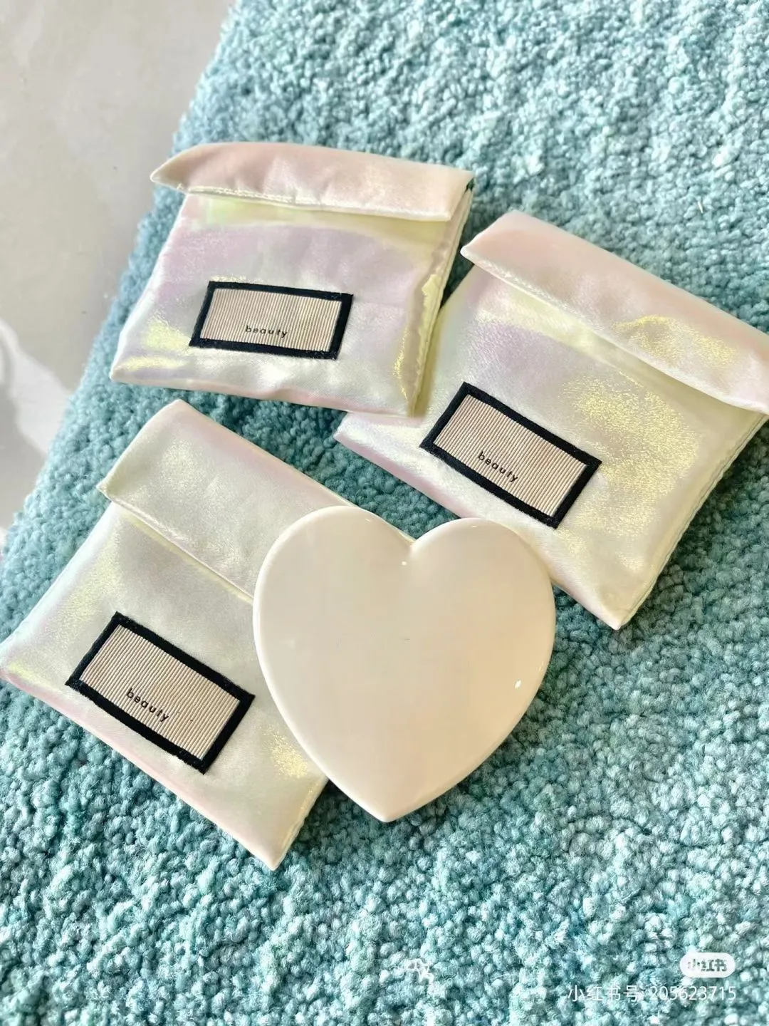 Travel Cosmetic Mirror Women's Silver Compact Mirror... 