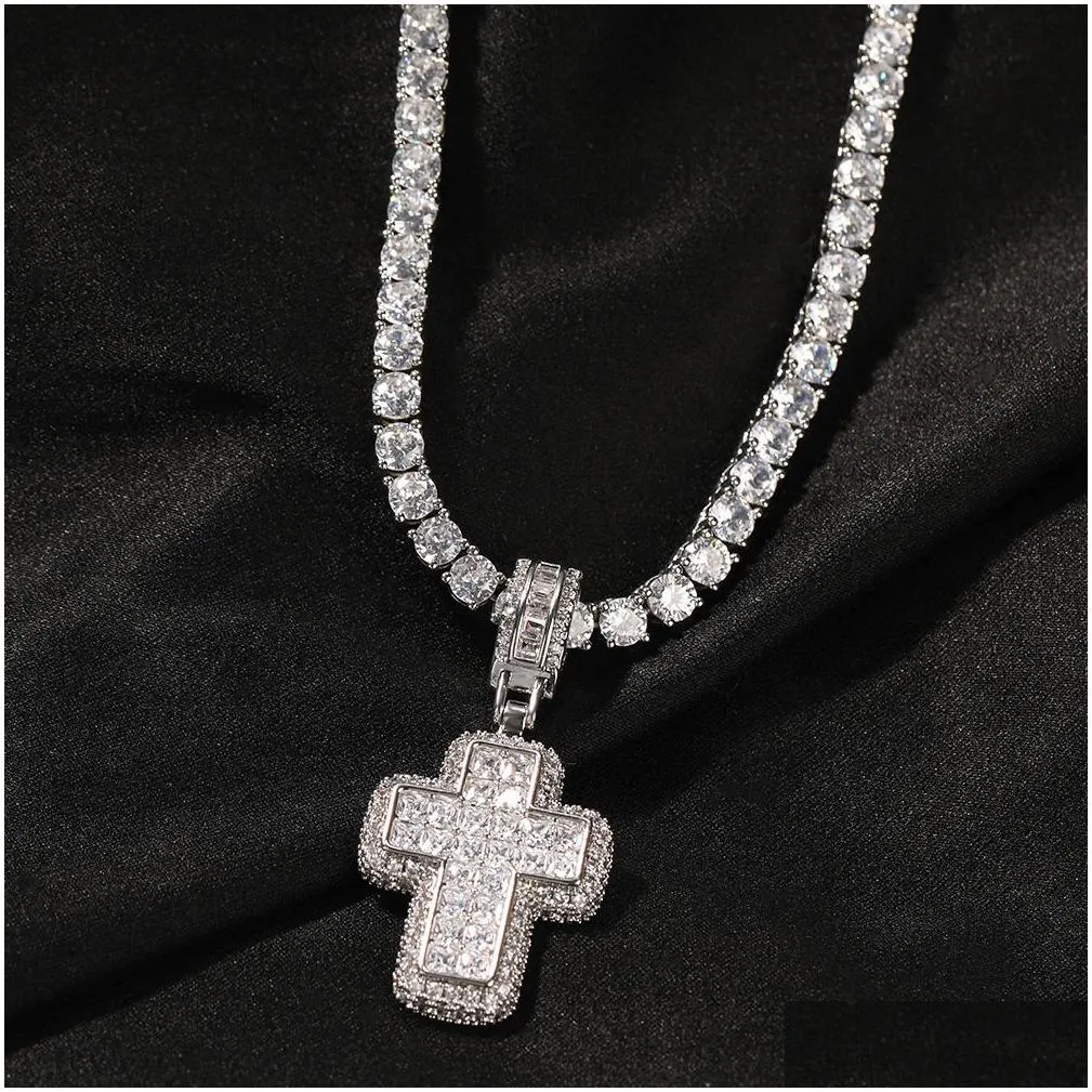 Collana con ciondolo croce diamante gioiello placcato oro_voghion.com