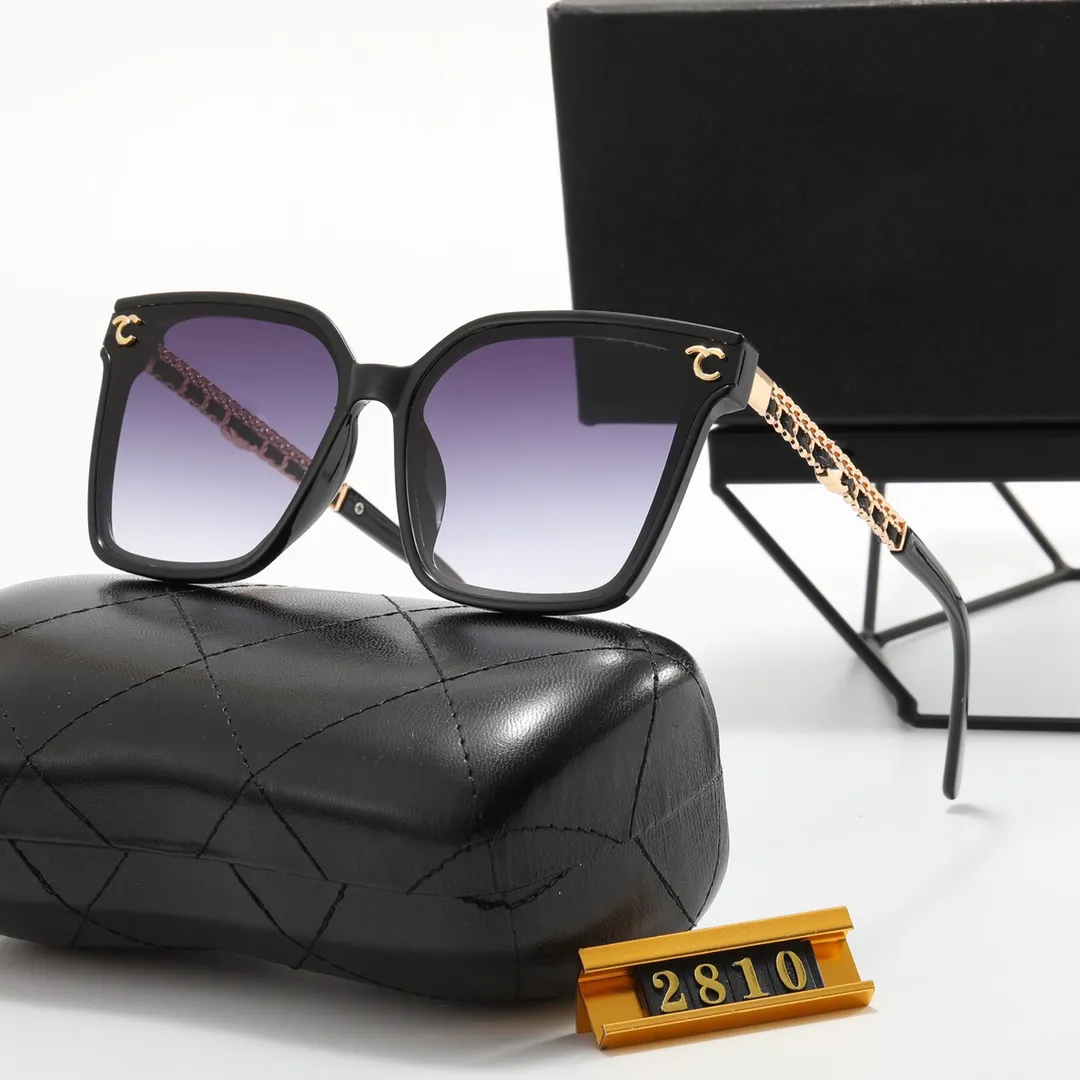مصمم نظارة شمسية فاخرة للنظارات الشمسية للنساء النظارات الشمسية الأبجدية المستطيل التصميم على شاطئ البحر الدافعة ارتداء النظارات الشمسية الشاطئ