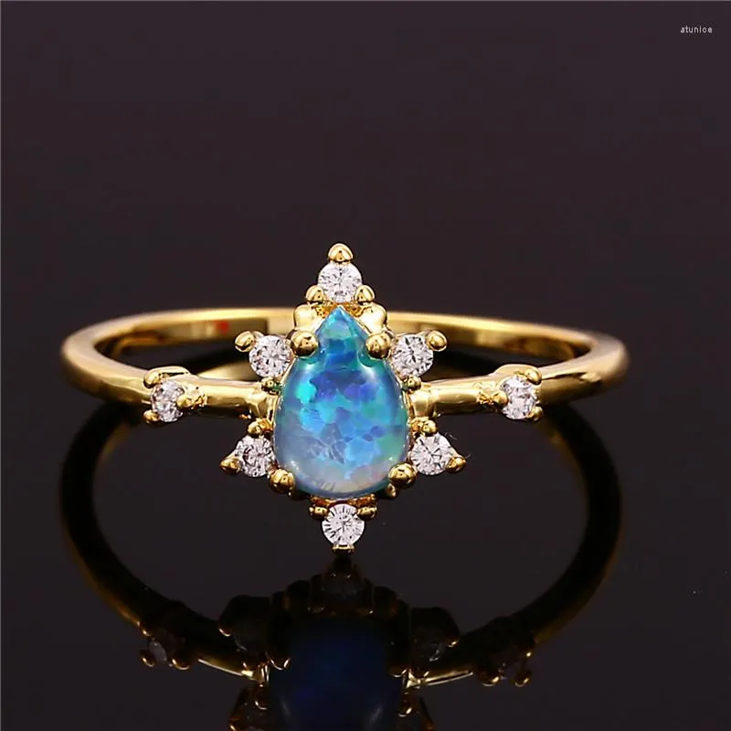 Eheringe Luxus Weiblicher Blauer Feueropal Stein Ring Gelbgold Farbe Dünner Verlobungszauber Kristall Oval Für Frauen