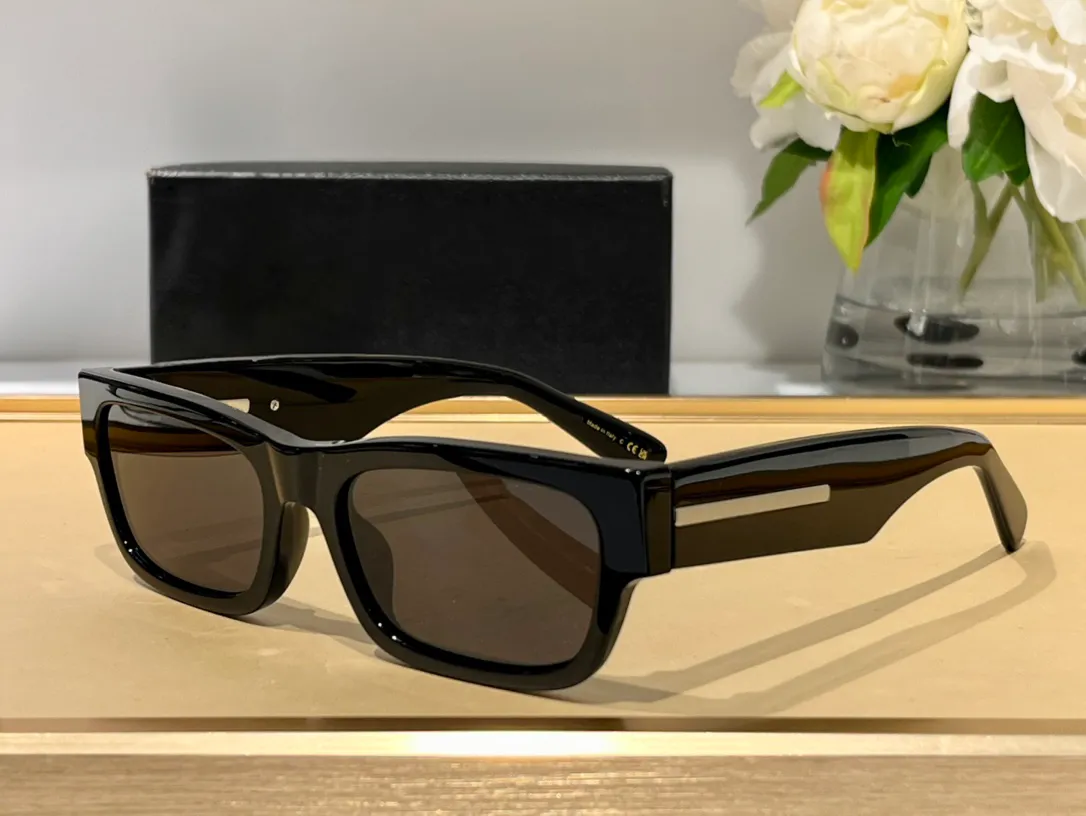 Sonnenbrille für Männer und Frauen, Sommer-03S-Stil, Anti-Ultraviolett, Retro-Platte, modische Brille, zufällige Box, 03