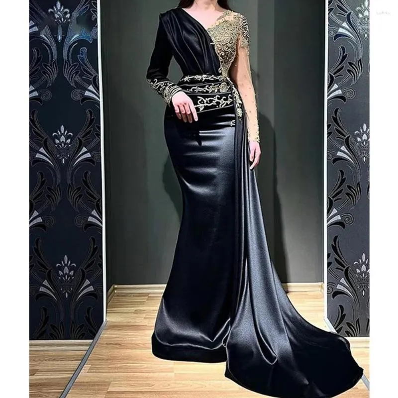Party Dresses Black Mermaid Evening Satin Long Sleeve Gold Decal Princess Prom Gowns Formal Beach Fashion Celebrity 2023 Robe De