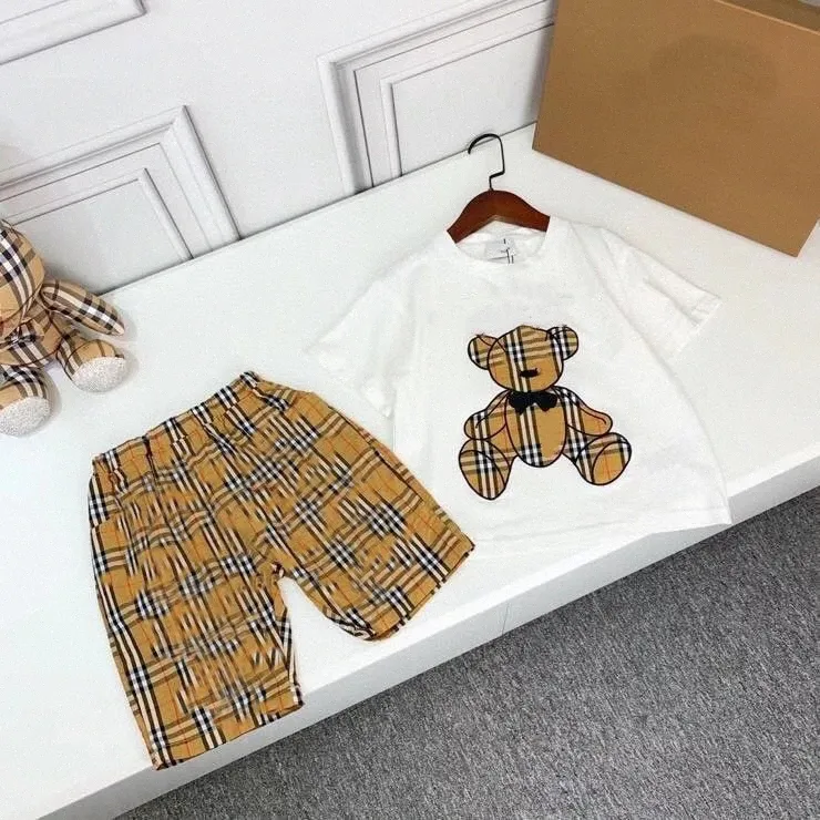 Conjuntos de roupas para crianças Camisetas xadrez Shorts Fatos de treino Designer Criança Meninos Meninas Vestido Manga Curta Tshirts Calças Fatos Clássico Marca de luxo Crianças Yo x4Rn#