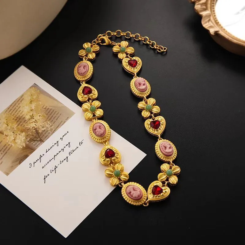 Strands Strings Freetry Vintage Inlaid Necklace for Women Charm Gold Color Flower Heart Portrait Collar Party Jewelry 230712