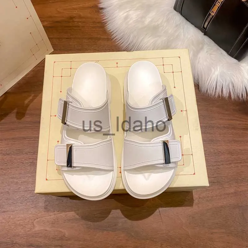 Slippers 2022 Модные тапочки Дизайнер Классический желе с сандалиями Ladies плоский шлепанц