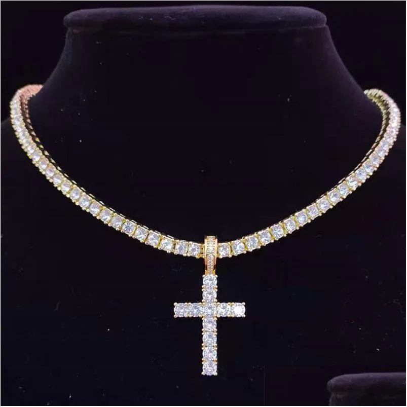Подвесные ожерелья перекрестные ожерелье с теннисной цепью циркона - хип -хоп, украшенные украшениями для мужчин и женщин, бросают подвески Dh4y6