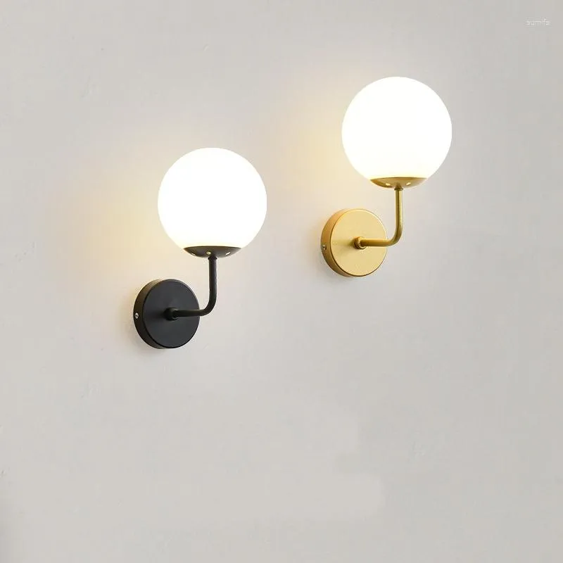 Lampada da parete Lampade moderne in ferro LED Decorazioni per la casa Illuminazione Nordic Light Soggiorno di lusso Camera da letto Letto Corridoio creativo
