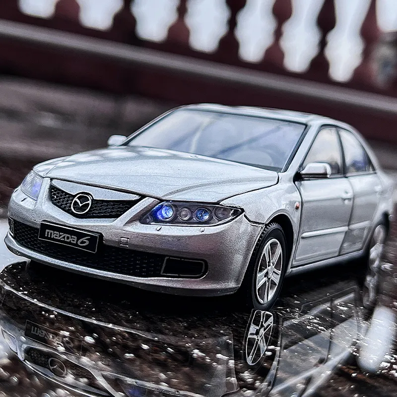 Diecast Model 1 32 Mazda6 alloy classic model die-casting and toy metal model high simulation series Chirdrens toy gifts 230711