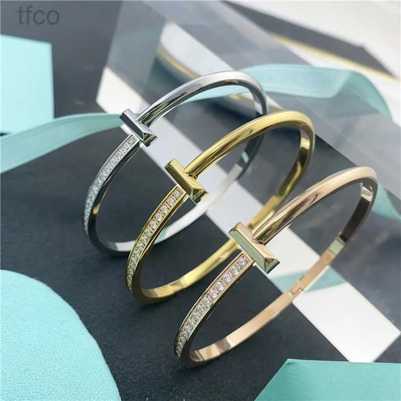 Designer Armbanden 2023 Merk Luxe Crystal T Bangle Armband Paar Mode Enkele Rij Half Diamond Titanium Stalen Armband Hoge Kwaliteit Armband