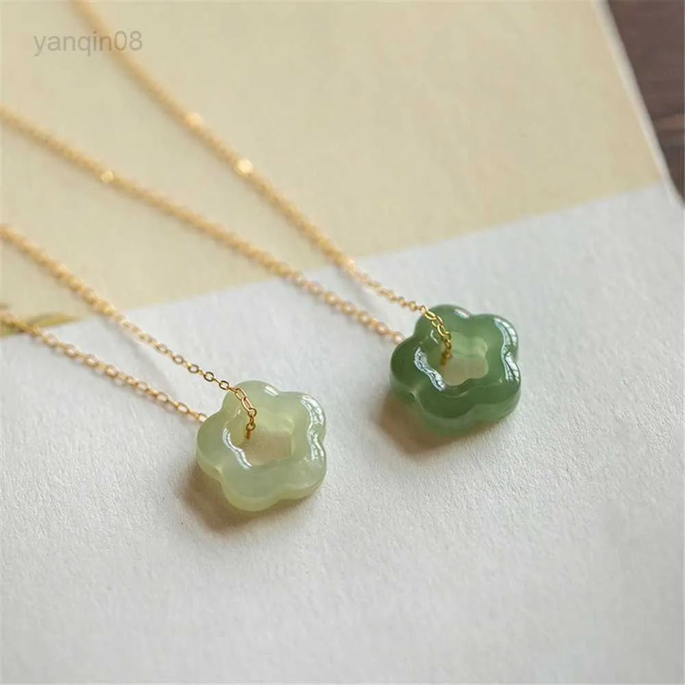 Pendant Necklaces Natural Hetian Jade Plum Blossom Pendant Necklace 925 Sterling Silver Electroplated Gold Clavicle Chain Hollow Exquisite Jewelry HKD230712