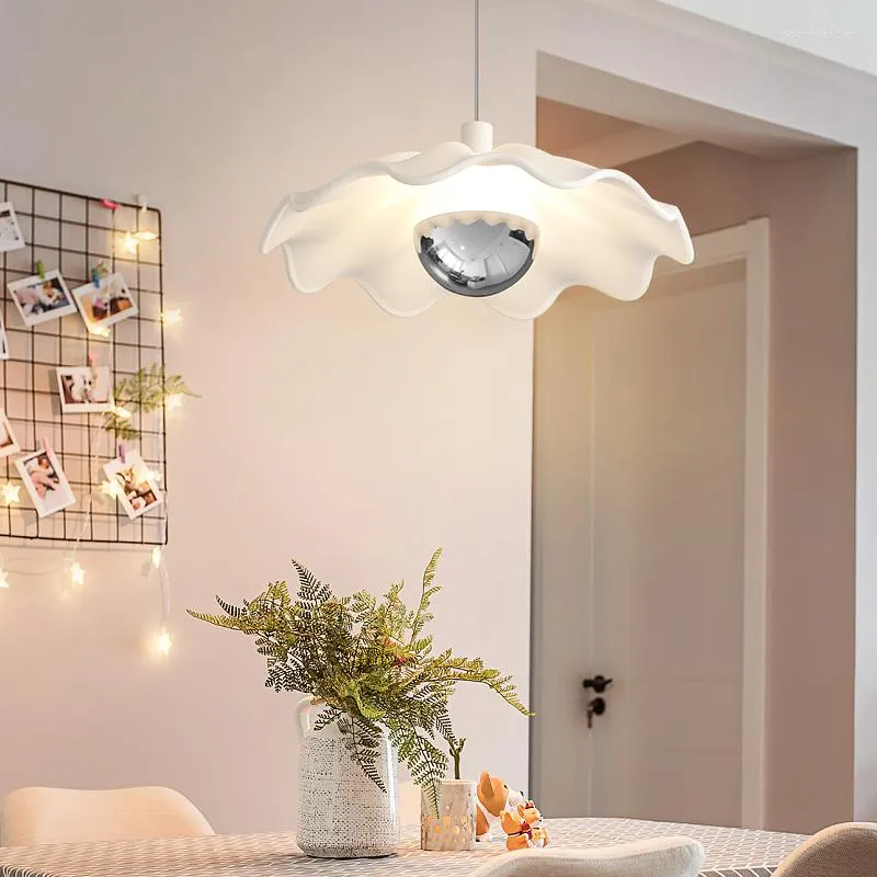 Lampy wiszące Nordic LED Lampki nocne Wiszące Home Decor Oświetlenie wewnętrzne Sypialnia Nowoczesne akrylowe żyrandole