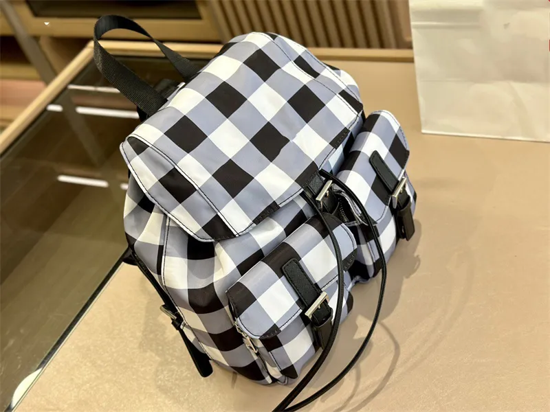 2023 Nuovo zaino fashion designer Portafoglio impermeabile in nylon classico Borsa da viaggio multi-tasca di grande capacità borsa da viaggio 32 cm