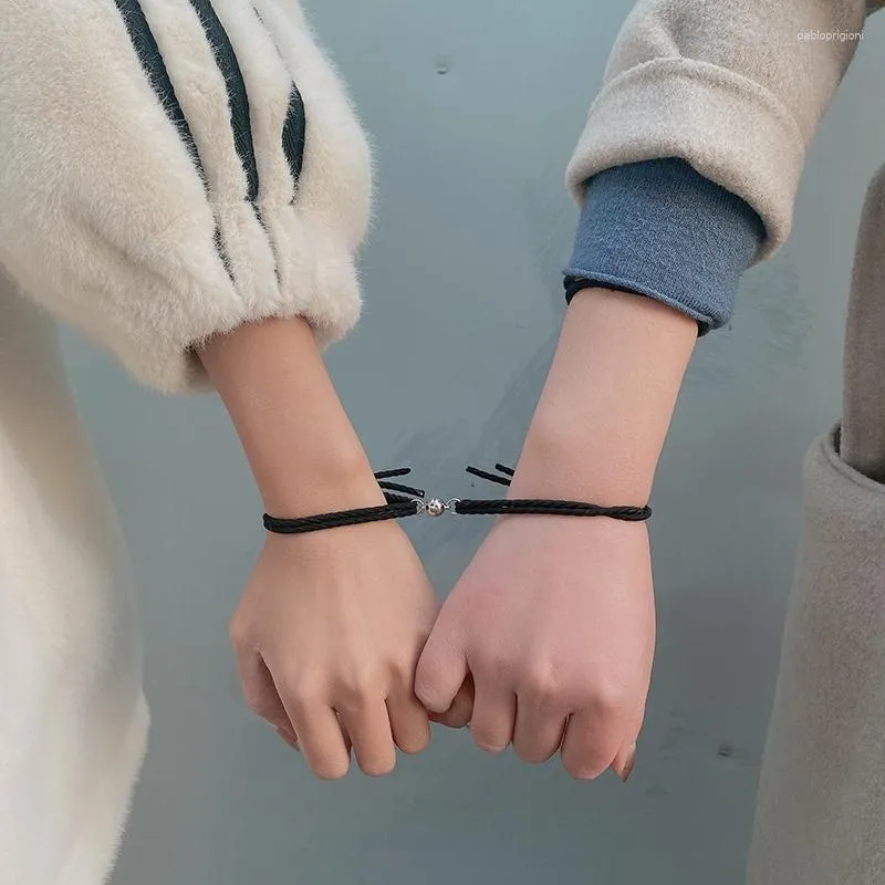 Charm Armbänder 2 teile/satz Handgemachte gewebte schwarze Seilarmband Frauen Fadenabstand Magnetische Freundschaft Paar Schmuck_voghion.com