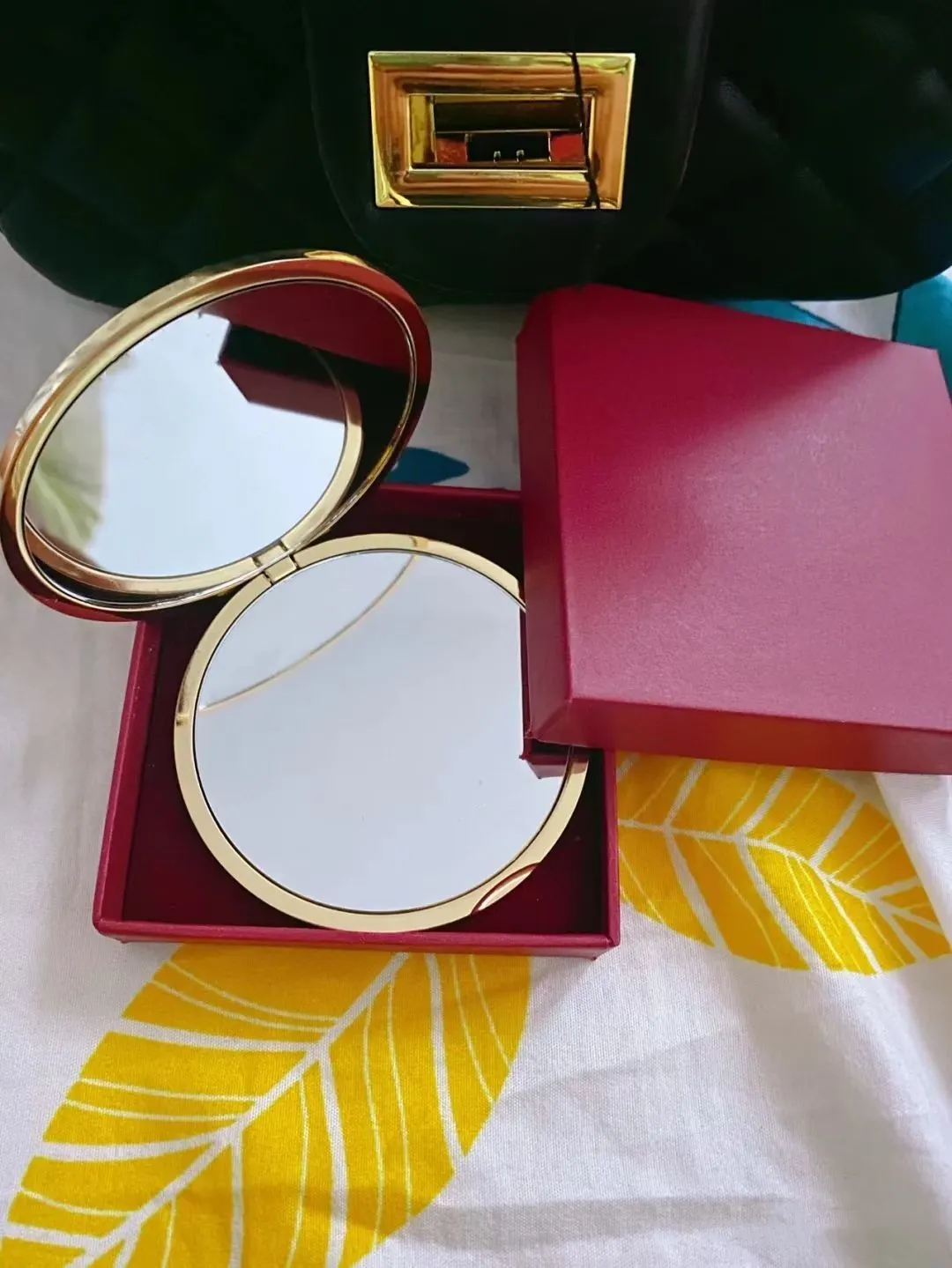 Espelho de maquiagem de viagem dourado luxuoso compacto de aço inoxidável com bolso de metal espelho de maquiagem 2 lados feminino portátil dobrável espelho presente