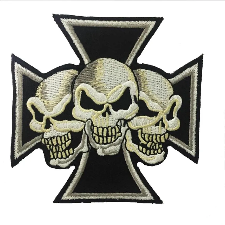 Fantastiskt maltesiskt kors Devil Triple Skulls Kristen Broderad Patch Stryk På Sy På Patch För Biker Kläder Jacka Väst S3065