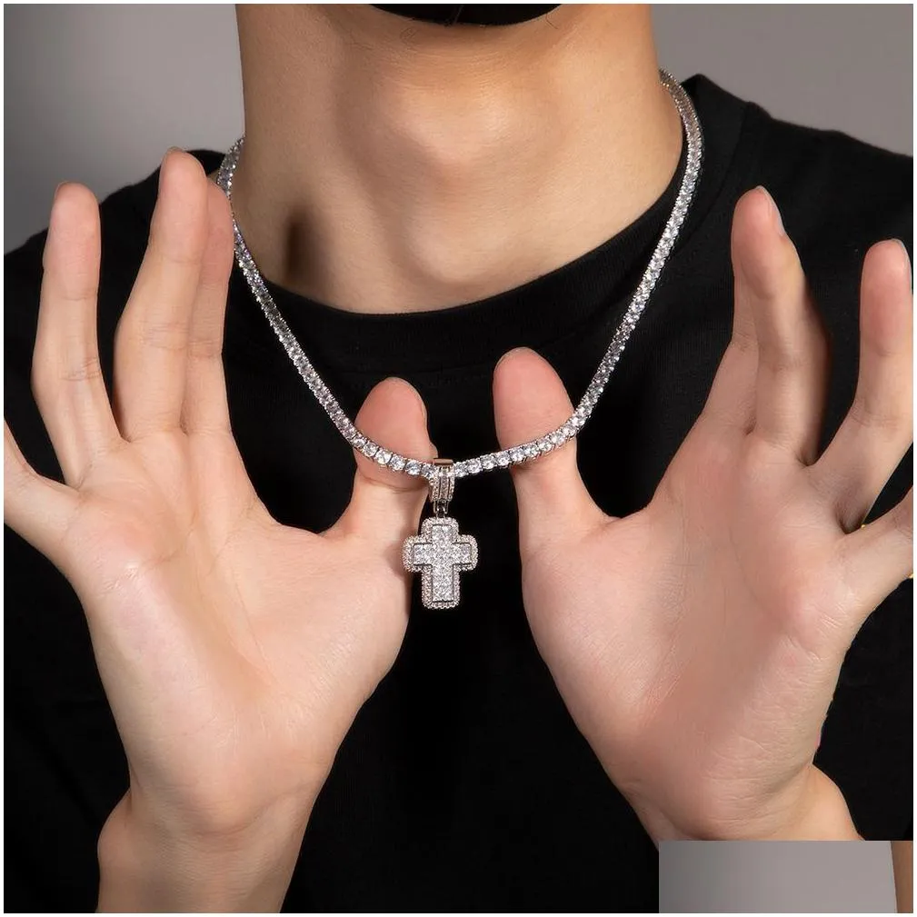 Collana con ciondolo croce diamante gioiello placcato oro_voghion.com