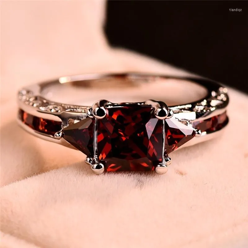 Anneaux de mariage princesse coupe carrée pierre rouge fiançailles pour femmes bijoux cadeau exquis mode couleur argent bague