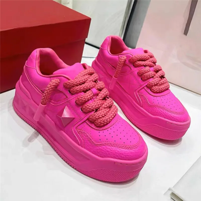 2023 Spring and Autumn New Ladies Sports Shoes Riveted Casual Board Shoes Matsuke Thick Sole Versatile INS Single Shoes Breathable Walking Women's Shoes