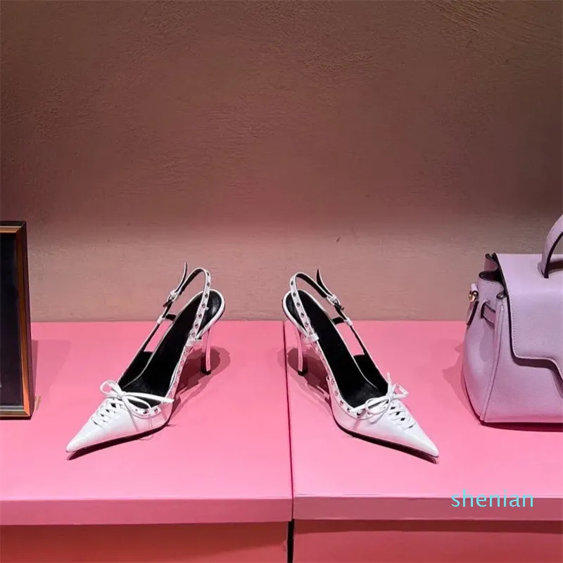 Designer 2023 Lyxiga sandaler för kvinnor Mode Sexig Metal Slim Sandaler Nit Display Skor för bankettklubbar i Europa och Amerika