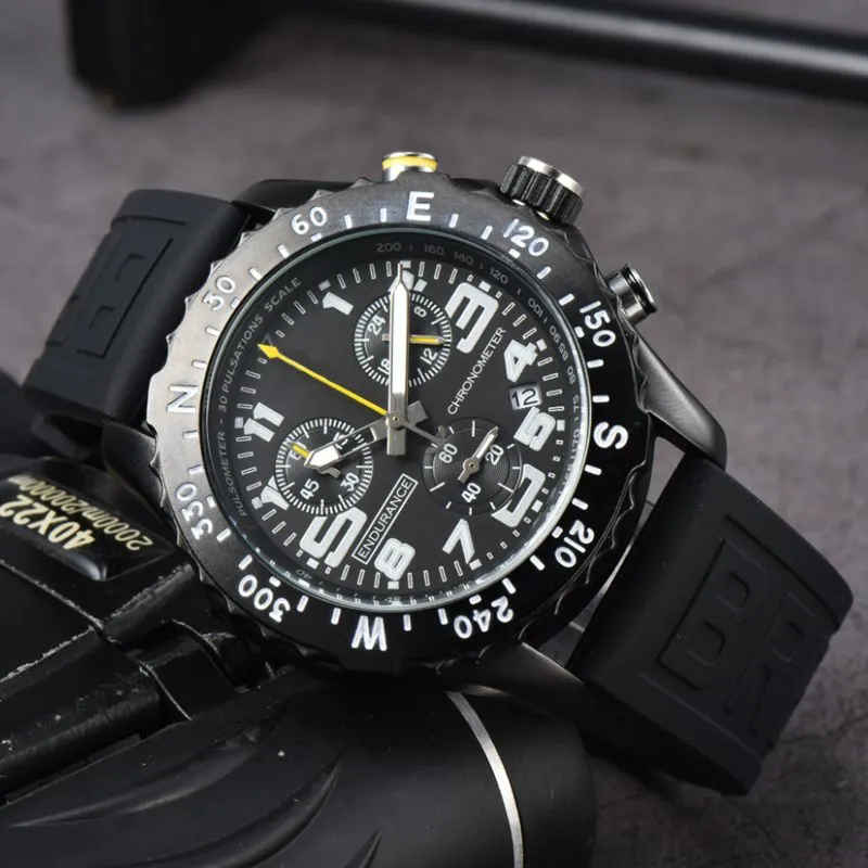 Üst Lüks Erkekler Saat Kuvars Dayanıklılık Pro Avenger Chronograf 44mm Saatler Çok Renkler Kauçuk Erkekler Saatler Cam Bilek Swatches Breitling 05