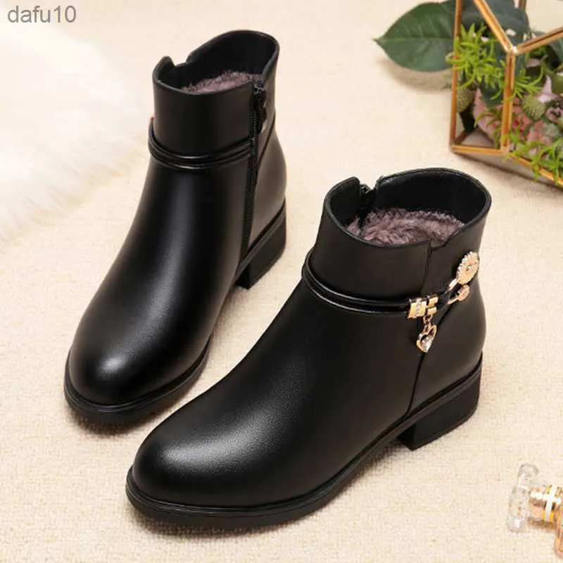 Bottes noires chaudes en peluche femme bottes courtes hiver femmes bottines perlées cristal fermeture éclair femme plate-forme chaussures dame Chelsea L230704