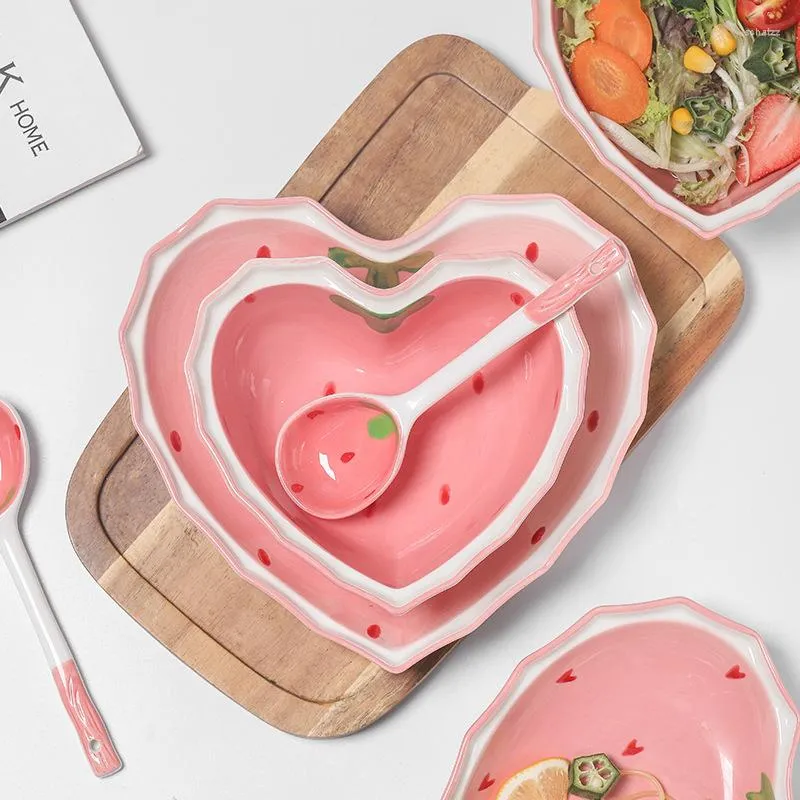 Conjuntos de louça Strawberry Love Bowl Bonito Instagram Malha Cerâmica vermelha Sobremesa Menina Coração Bonito Colher Dormitório Casal