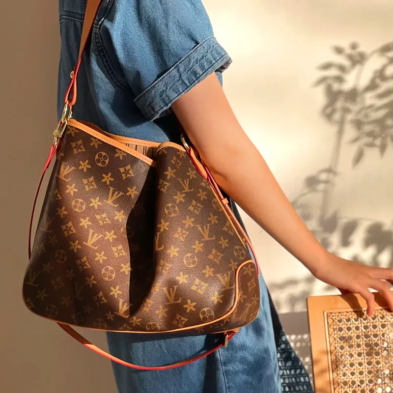 10A Women Luxurys مصممة حقائب اليد حقيبة الكتف للمرأة للطباعة الزهور البنية الحمل محافظ سيدة مصممة كبيرة خطوط بطانة كروس كيس جودة عالية