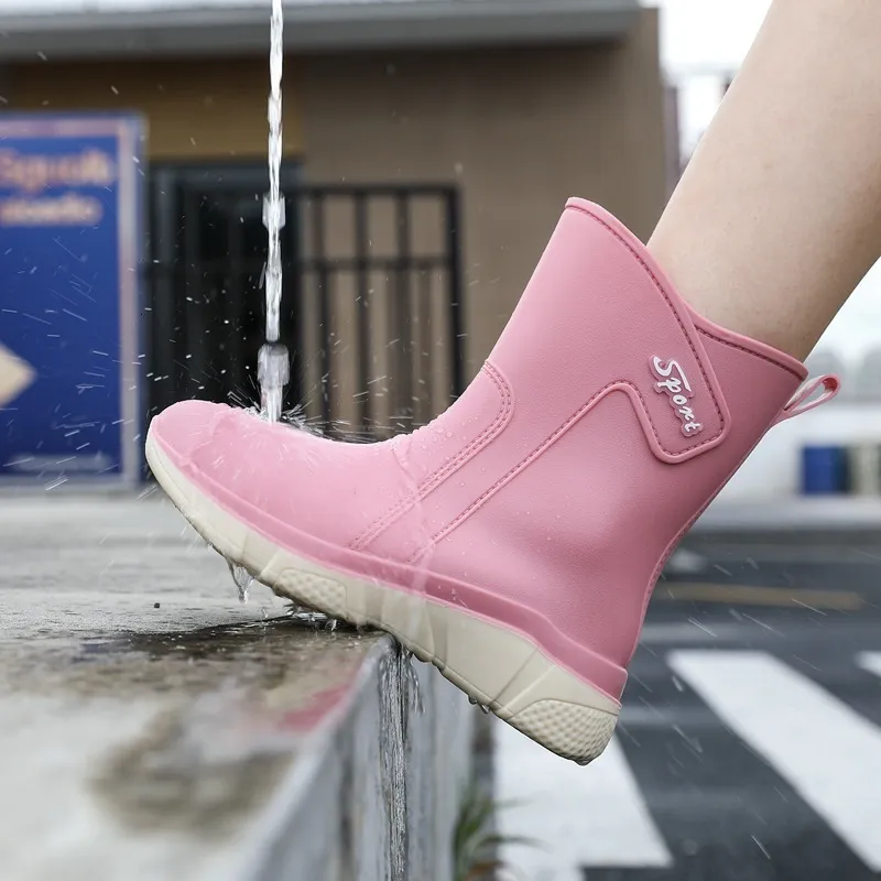 Rain Boots Spring Fashion Rain Boots Women Mid-tube tjock botten PVC Icke-halk Slitesistent vattentät utomhusbiltvättvattenskor Kvinnor 230713