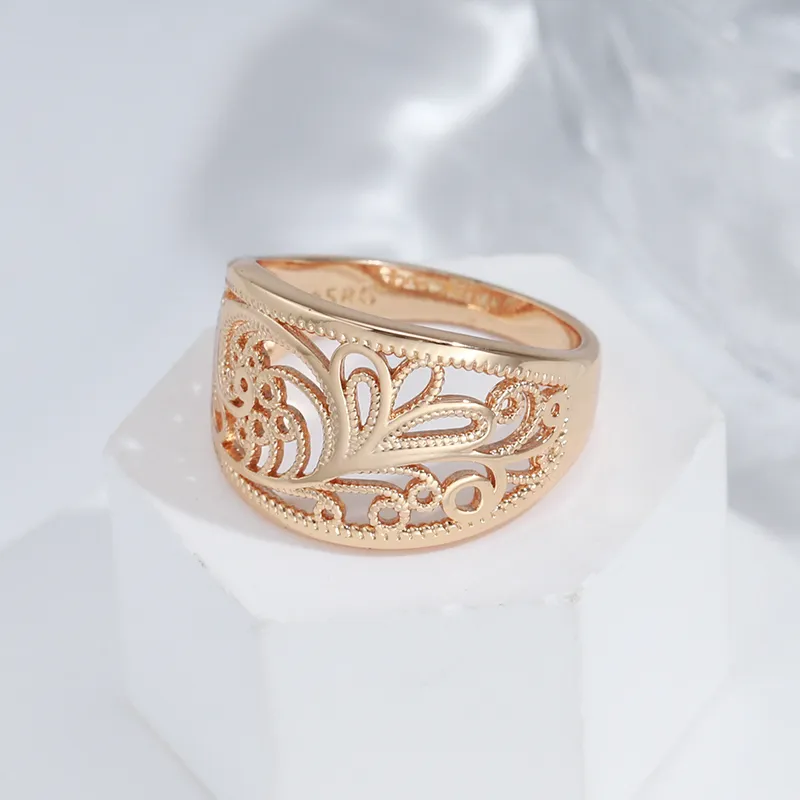Elegante Hohle Textur Glänzend 585 Gold Farbe Breite Ringe Für Frauen Vintage Ethnische Braut Schmuck Mode Einfache Ring Zubehör