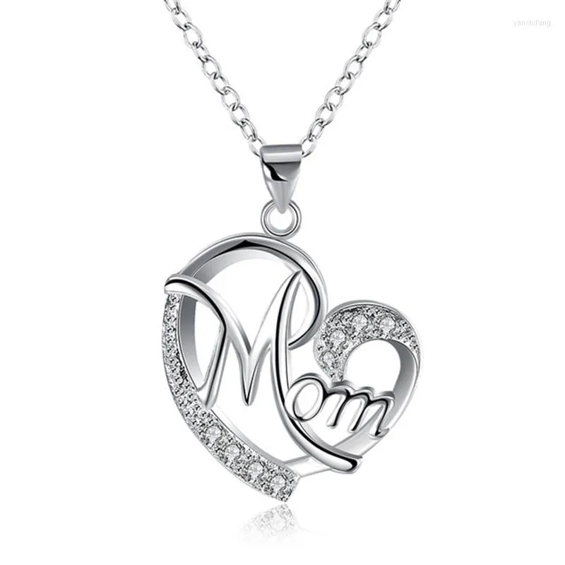 Catene Collane da donna in argento sterling 925 Lettera MAMMA a forma di cuore Zircone Regalo per la festa della mamma Regali di fascino per gioielleria raffinata