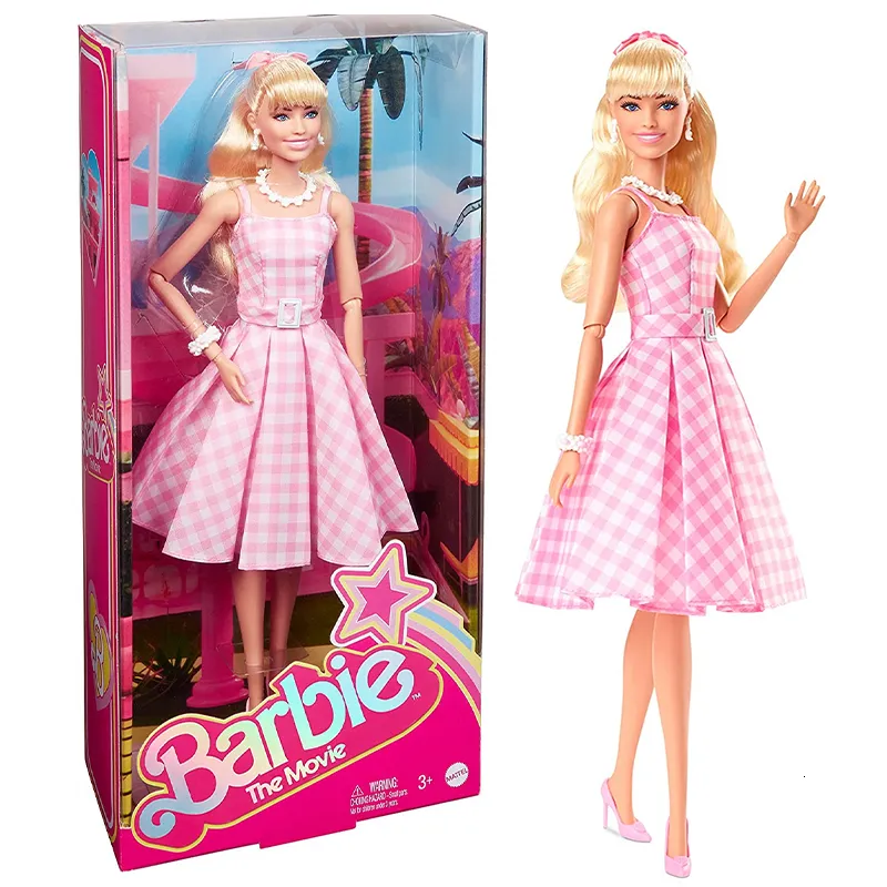 Dolls Film Karakter Bebek Kawaii Pembe ve Beyaz Ekose Elbise Giyiyor Daisy Zincir Kolye Çocukları Doğum Günü Hediye Oyuncakları 230712