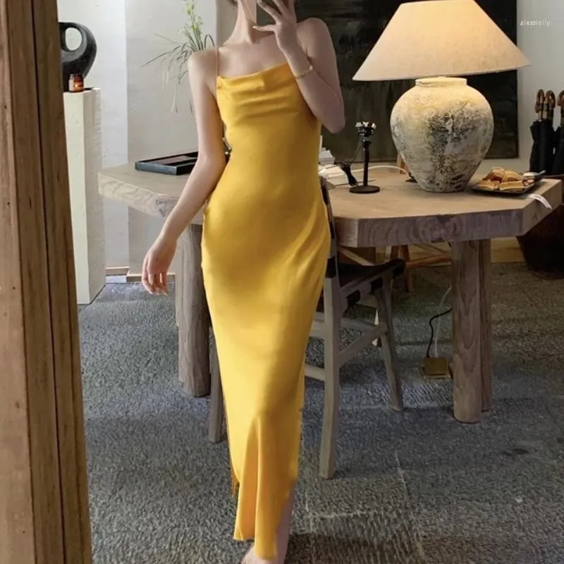 Casual Dresses Summer Women's Sundresses Yellow Backless Sexy Beach Dress 2023 V-ringning Holiday Spliting Spaghetti Strap Femme Robe