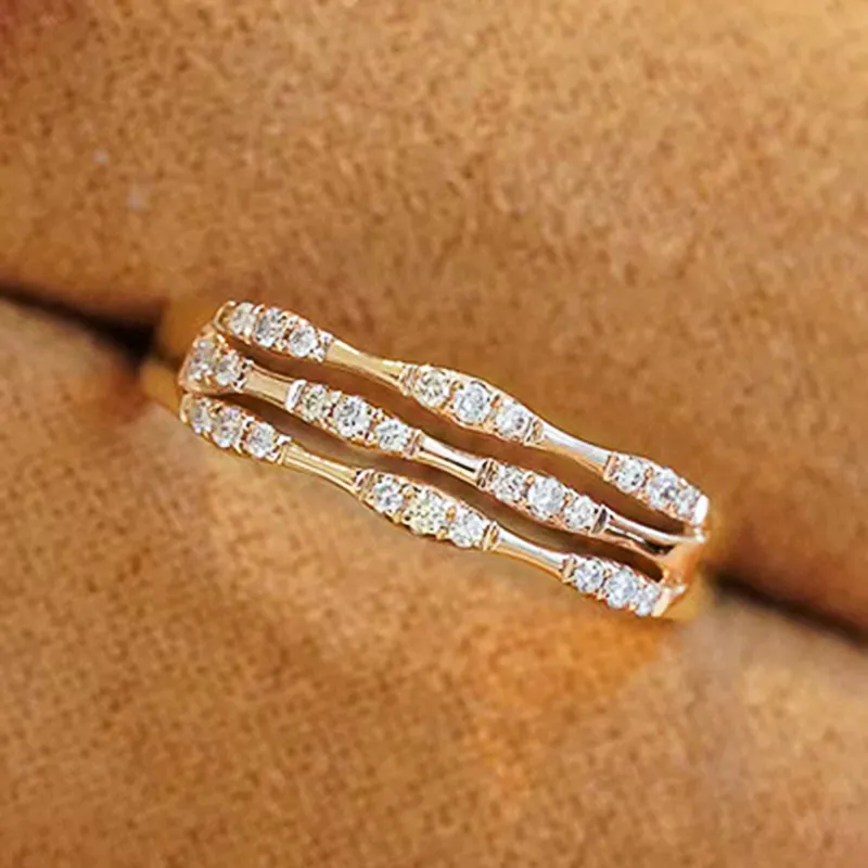 Huitan Fancy Three Three Line Gold Ring眩しいキュービックジルコニア2023新しい結婚式の婚約バンドレディースジュエリー