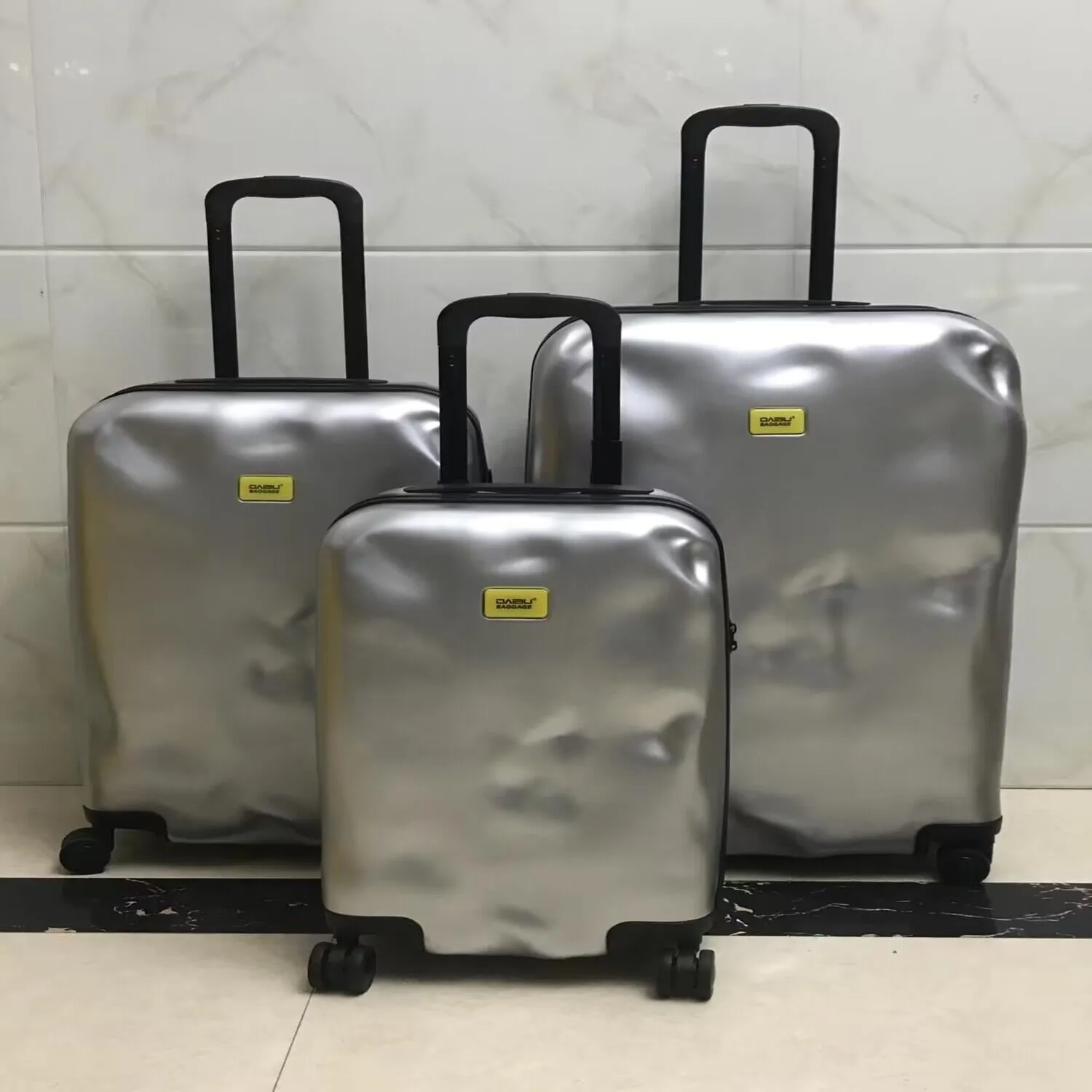 2023 Esporte de mala de viagens ao ar livre Bolsas de bagagem de malex Purse da Itália Caixa de haste de haste Crashking Universal Wheel Duffle escalada