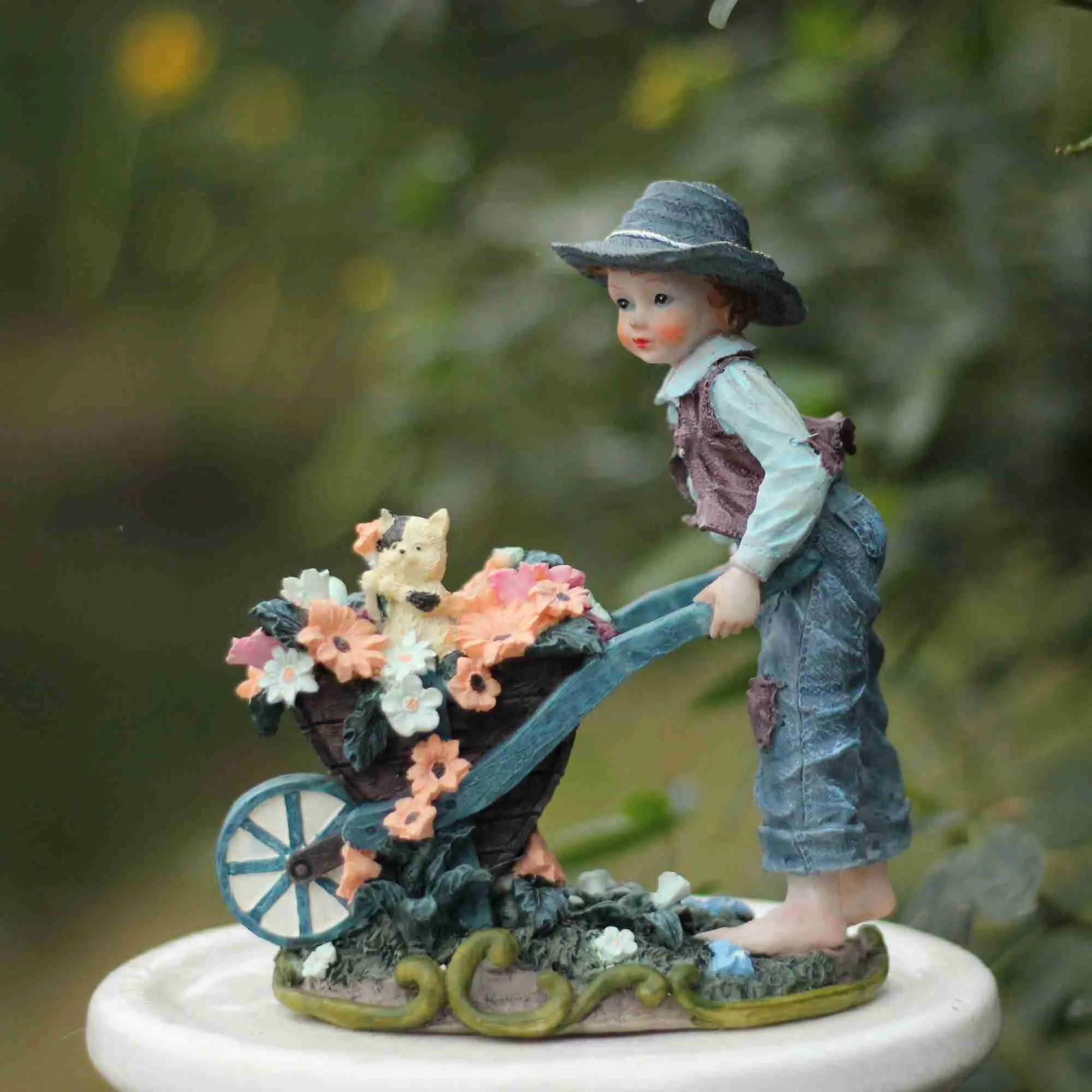 Figurines décoratives de jardin pour l'extérieur - Grande lampe solaire de  jardin - Fée de fleurs - Décoration de jardin - Résine - Fille - Villa -  Jardin : : Jardin
