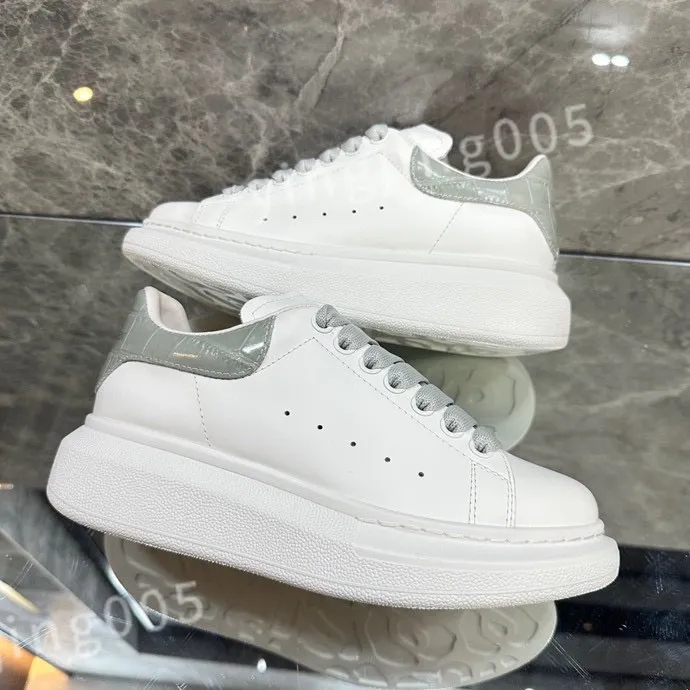 2023 Top Hot Luksusowe buty modowe The Four Seasons Sneakers Lace-Up Canvas Treners Haftery Street Stars Stars Patches Size 35-46 XSD221105