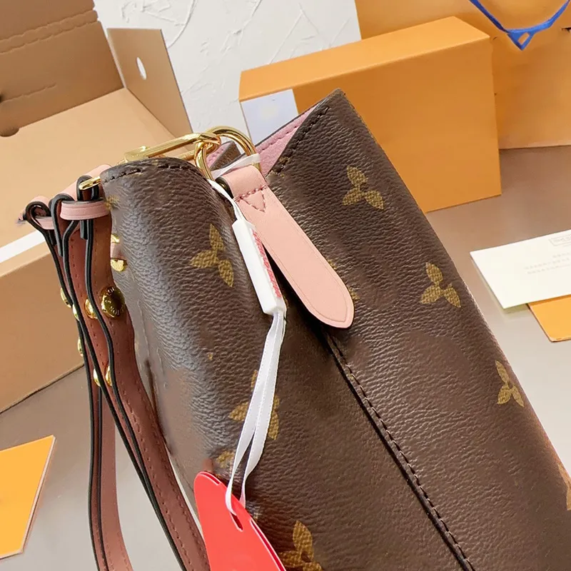 مصمم Love Handbag Women Fashion Chain Bag Bag Luxury Lady Heart Crossbody Totes 2023