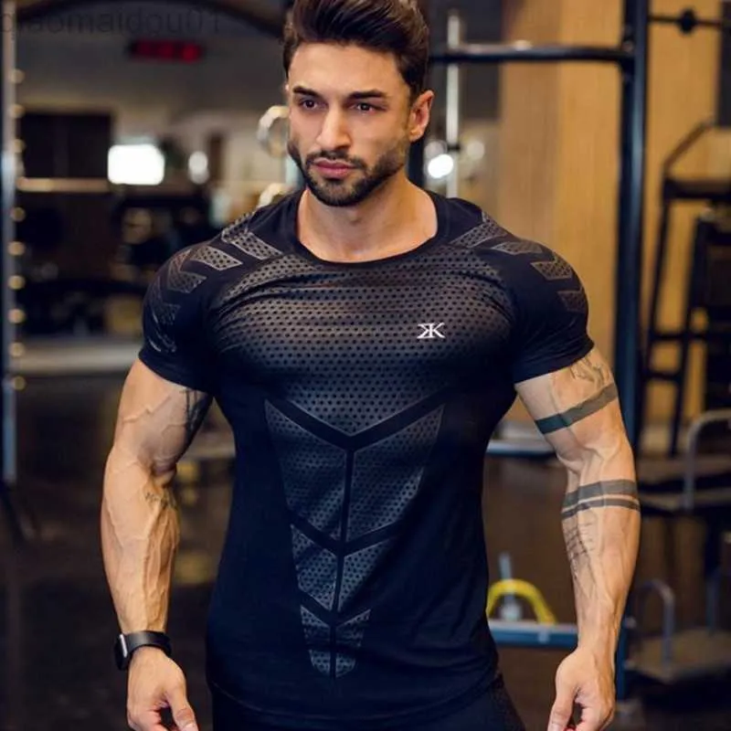 Men's T-Shirts GYM Sport Running Men T shirt Fitness Slim High Elasticity Breathable Quick Dry Bodybuilding Tight Mens Tshirt Men Tee Tops L230713