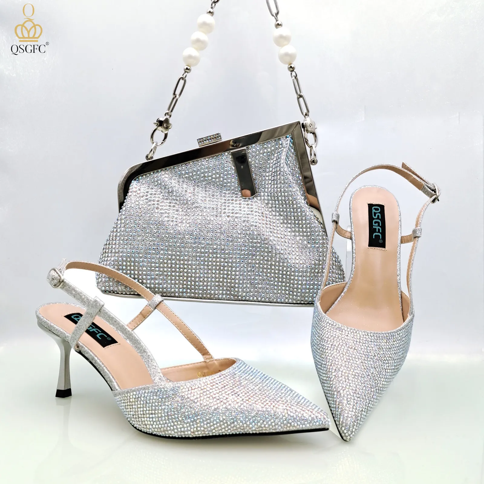 Sandales QSGFC Design Italien Argent Grande Capacité Sac De Mode Nigéria Dames Sac À Bandoulière Et Sangle Talons Hauts Chaussures Sac 230713