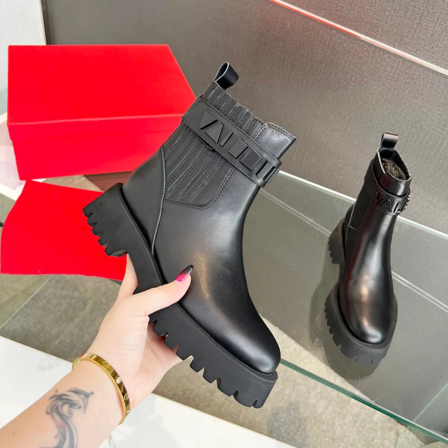 Дизайнерские ботинки Paris Luxury Bont Boot Подличный кожаный ботинок Женщина короткие кроссовки для ботинок.