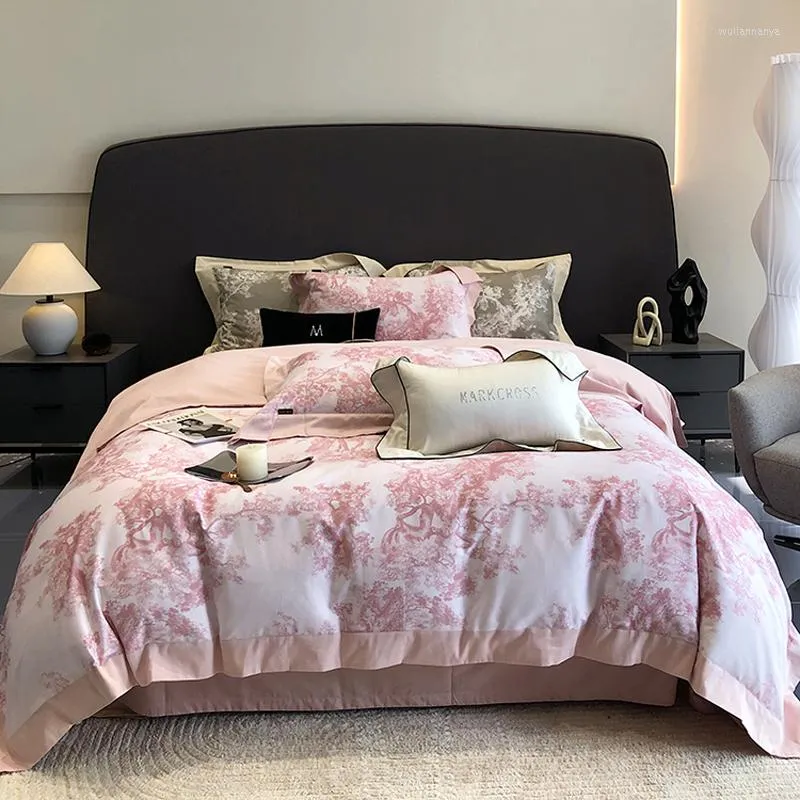 寝具セット長い定番の綿の刺繍入り4ピースの家庭では4つの季節普遍的な贅沢なピンクの白