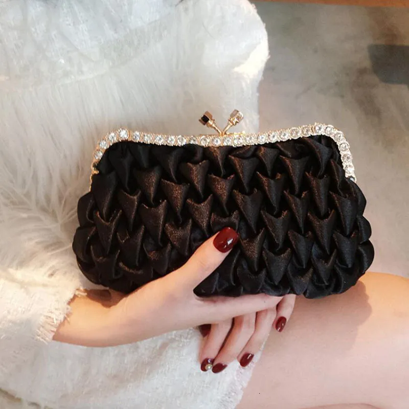 Sacs de soirée femmes élégant Satin pochette sac à main dame noir coquille luxe mariage fête diamants petit doux sac à main B365 230713