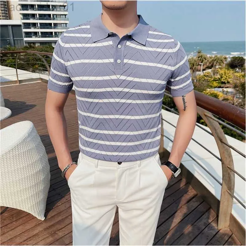 T-shirt da uomo T-shirt manica corta in seta ghiaccio estate per uomo 2022 versione coreana personalità camicia polo a righe con risvolto lavorato a maglia traspirante L230713