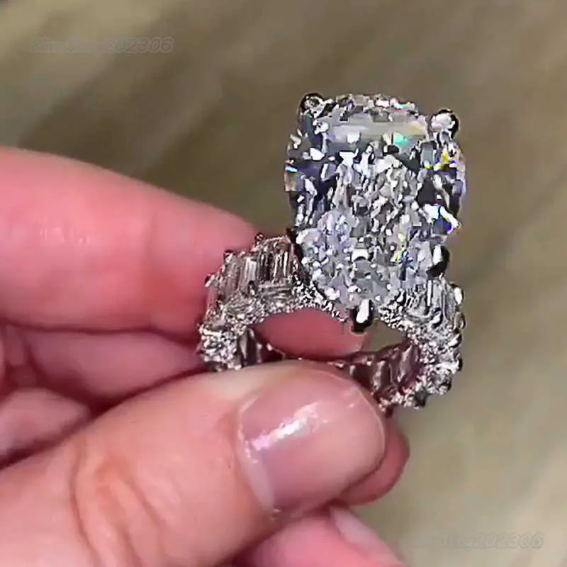 Bling Bling VVS Moissanite Ring 100% 925 Sterling Ring Tasarımcı Tarzı Topaz Cznew Süper Büyük Yüzük Basit Lady's Ring Hediye Takı Gümüş Yüzük Kadınlar İçin